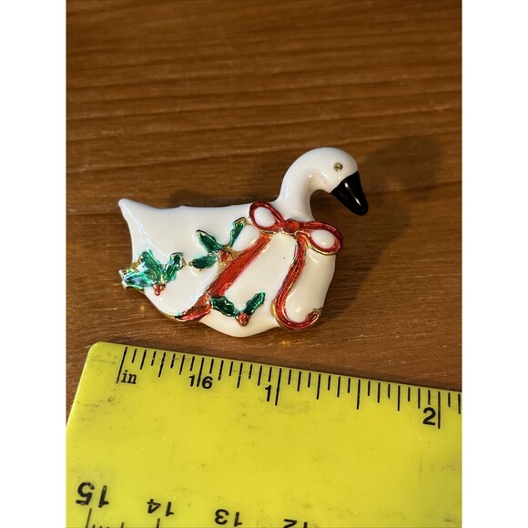 HOLIDAY 12 DAYS CHRISTMAS SWAN  GOOSE ENAMEL GOLD TONE BROOCH - Picture 3 of 4